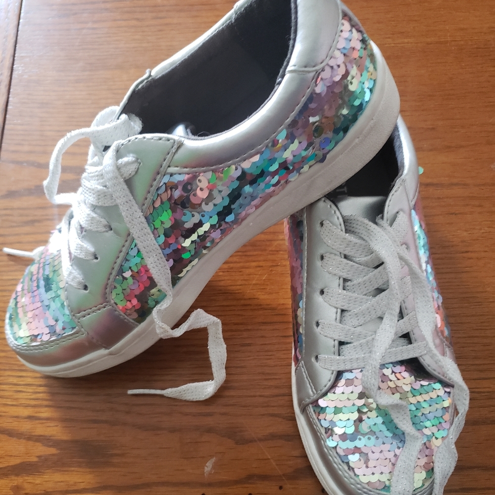 Kenneth Cole size 2 sneakers
